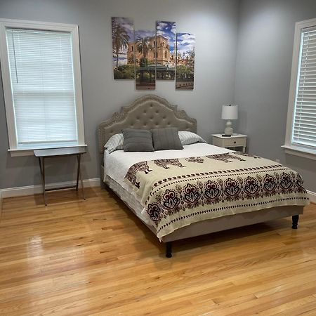 La Casa Grande Hosting Apartment Whitsett Bagian luar foto