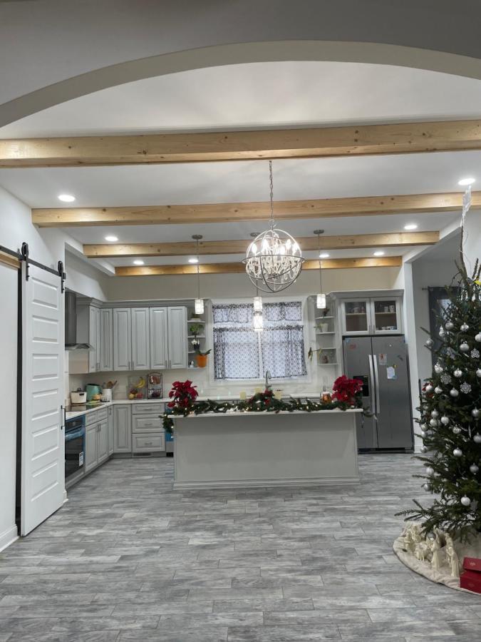 La Casa Grande Hosting Apartment Whitsett Bagian luar foto