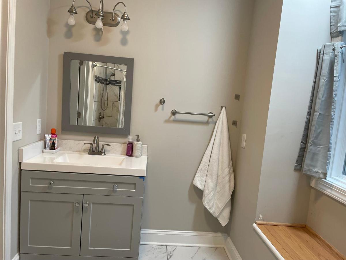 La Casa Grande Hosting Apartment Whitsett Bagian luar foto
