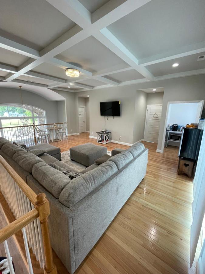 La Casa Grande Hosting Apartment Whitsett Bagian luar foto