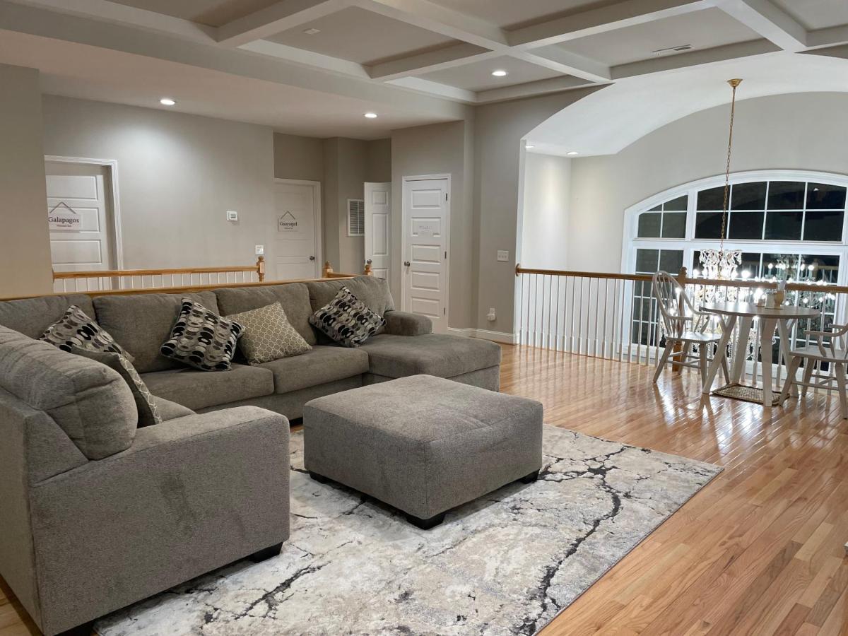 La Casa Grande Hosting Apartment Whitsett Bagian luar foto