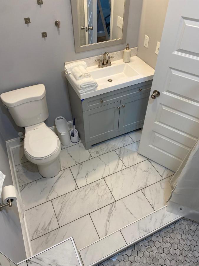 La Casa Grande Hosting Apartment Whitsett Bagian luar foto
