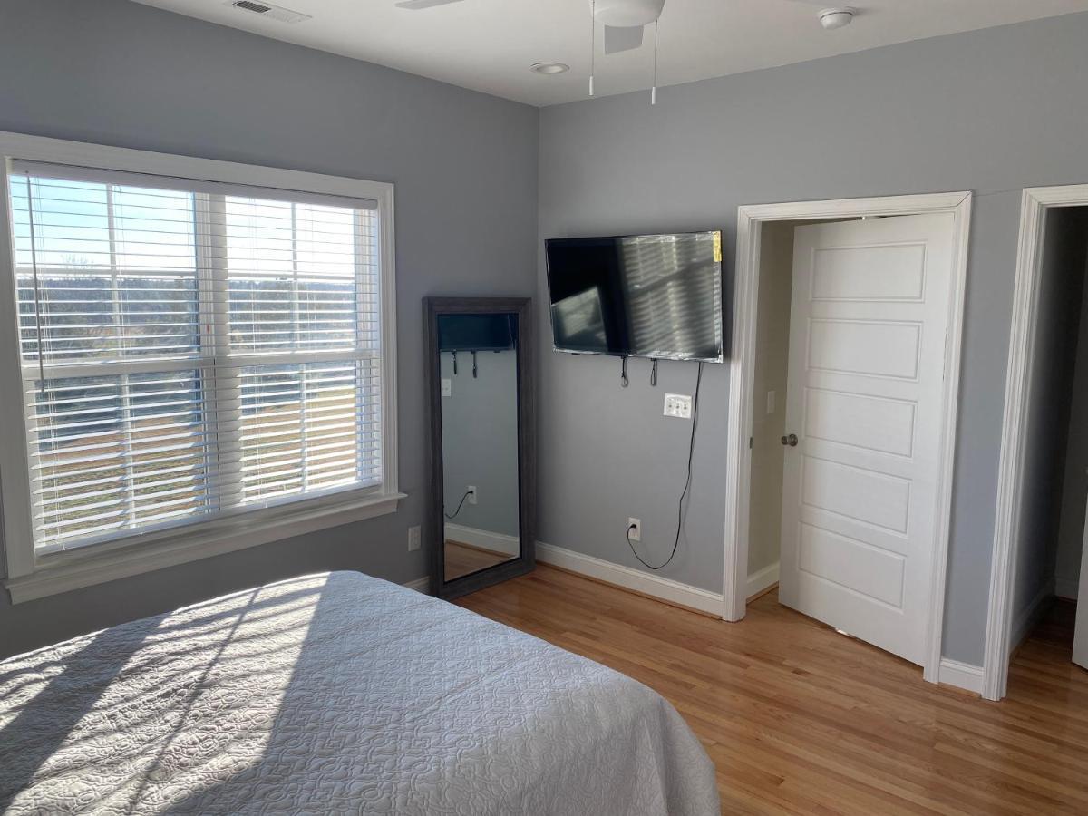 La Casa Grande Hosting Apartment Whitsett Bagian luar foto