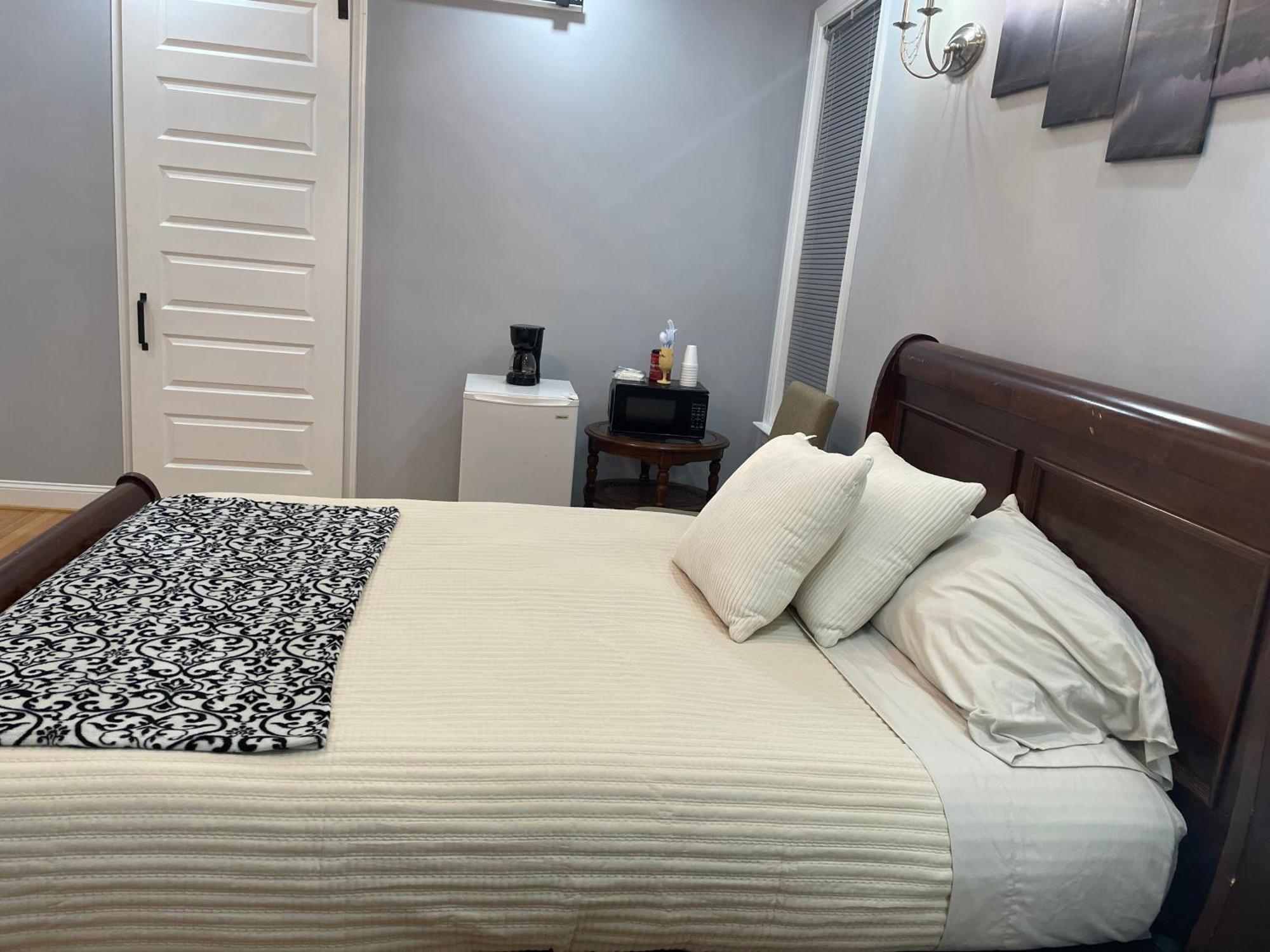 La Casa Grande Hosting Apartment Whitsett Bagian luar foto