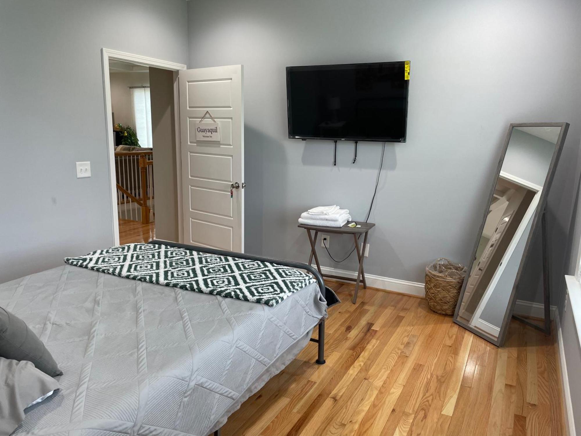 La Casa Grande Hosting Apartment Whitsett Bagian luar foto