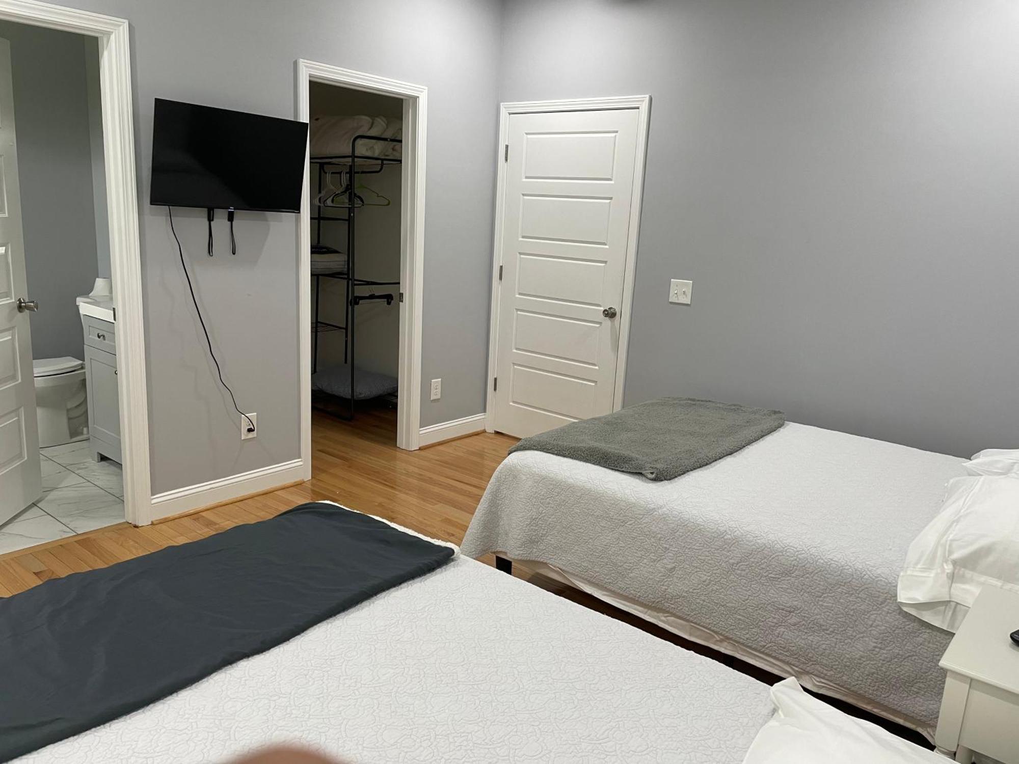 La Casa Grande Hosting Apartment Whitsett Bagian luar foto